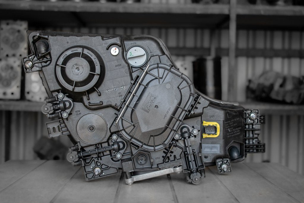 MERCEDES-BENZ ACTROS MP IV XENON LIGHTS - EURO VI - DRIVER - Светло/ Осветлување за Камион: слика 1 MERCEDES-BENZ ACTROS MP IV XENON LIGHTS - EURO VI - DRIVER - Светло/ Осветлување за Камион: слика 1