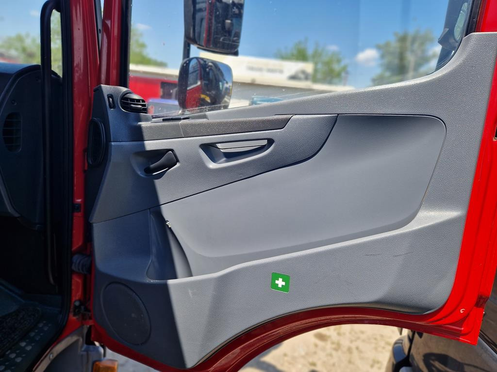 MERCEDES-BENZ ATEGO 2 1218 - Кабина за Камион: слика 5 MERCEDES-BENZ ATEGO 2 1218 - Кабина за Камион: слика 5