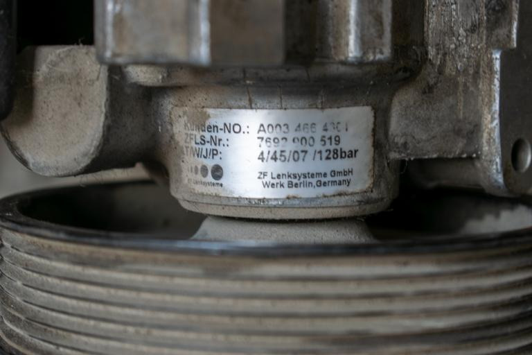 MERCEDES-BENZ SPRINTER (903) 313 CDI HYDRAULIC POWER STEERING PUMP - Управувачка пумпа за Камион: слика 3 MERCEDES-BENZ SPRINTER (903) 313 CDI HYDRAULIC POWER STEERING PUMP - Управувачка пумпа за Камион: слика 3