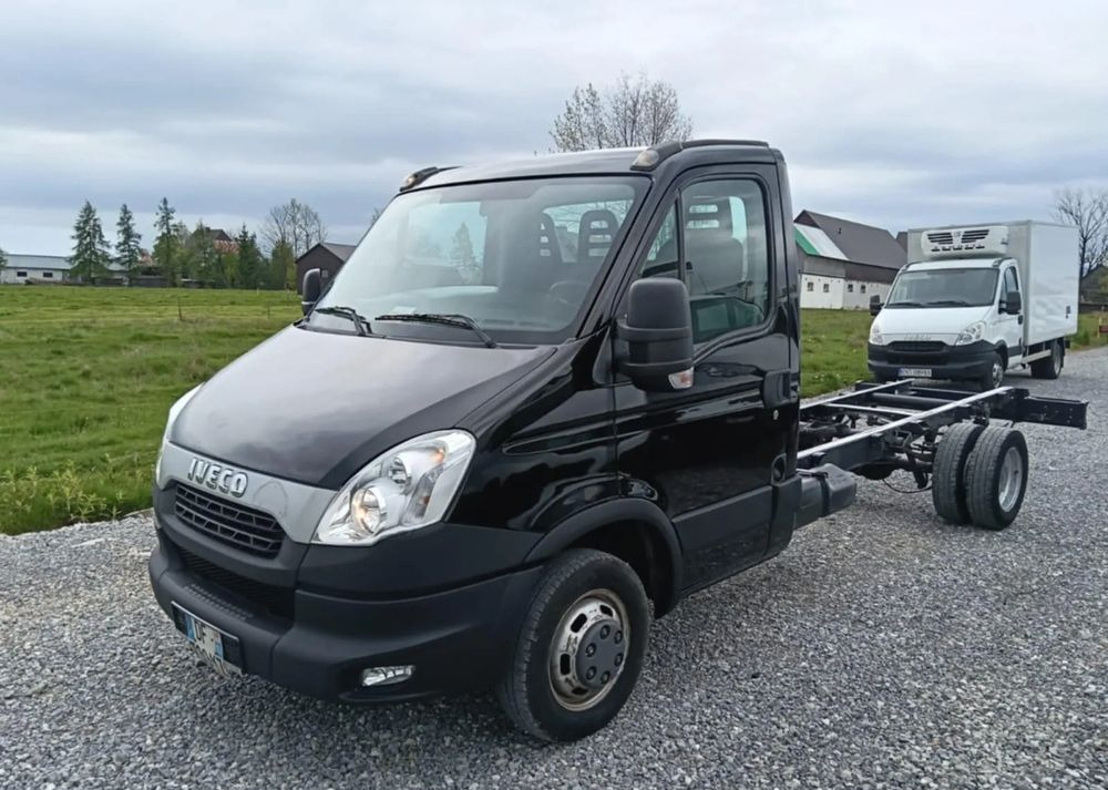 Iveco 35C13, 35C12, 35C15 - Камион со кабинска шасија: слика 3 Iveco 35C13, 35C12, 35C15 - Камион со кабинска шасија: слика 3