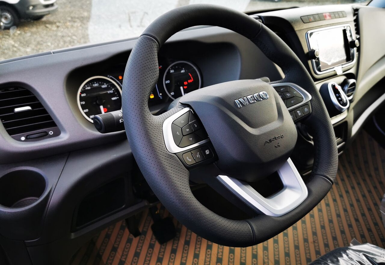 IVECO DAILY 35S18HA8 L4H2 - Товарно комбе: слика 4 IVECO DAILY 35S18HA8 L4H2 - Товарно комбе: слика 4