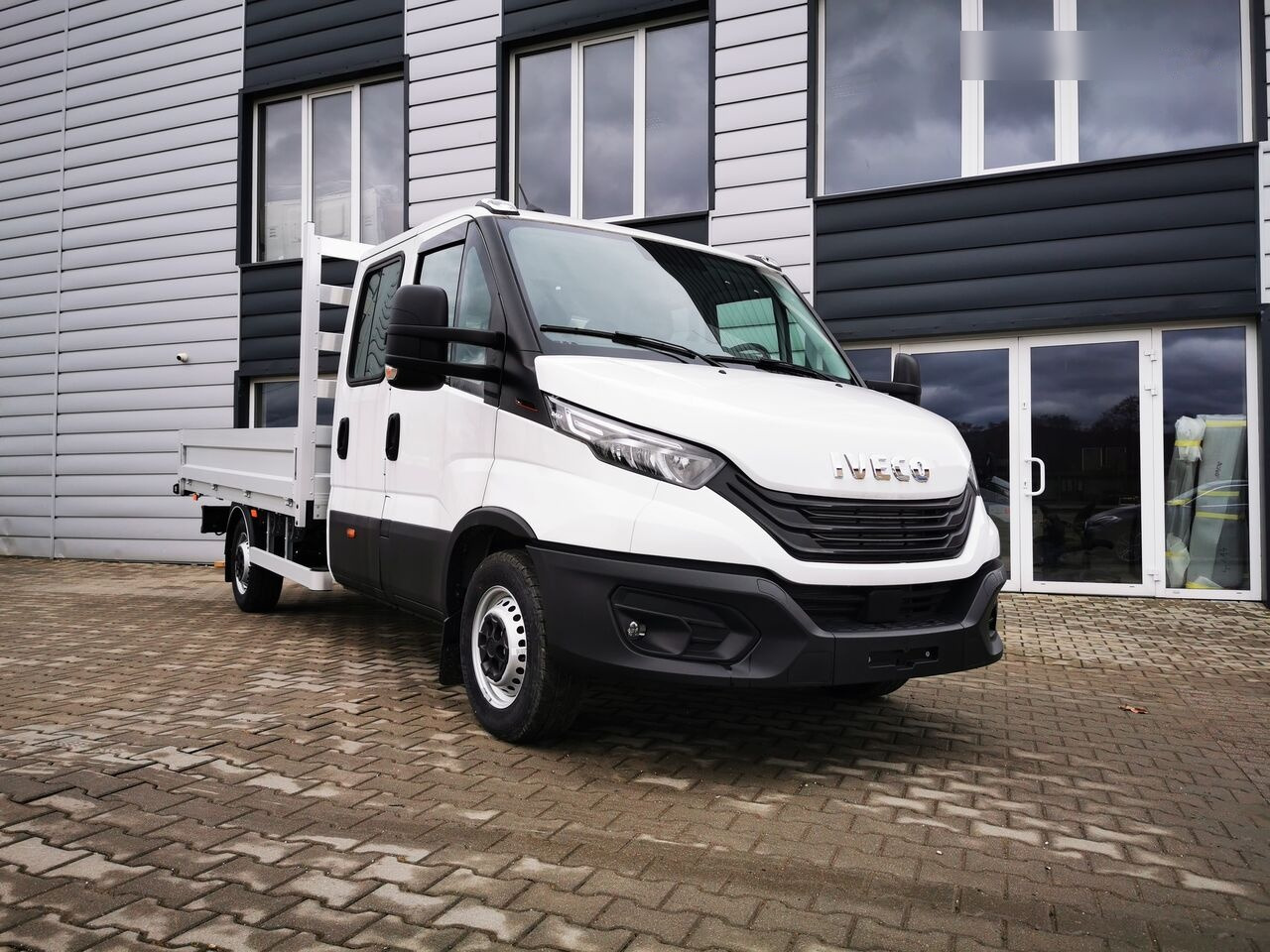 IVECO Daily 180KM r. oś 4100 - Комбе со отворен сандак: слика 1 IVECO Daily 180KM r. oś 4100 - Комбе со отворен сандак: слика 1