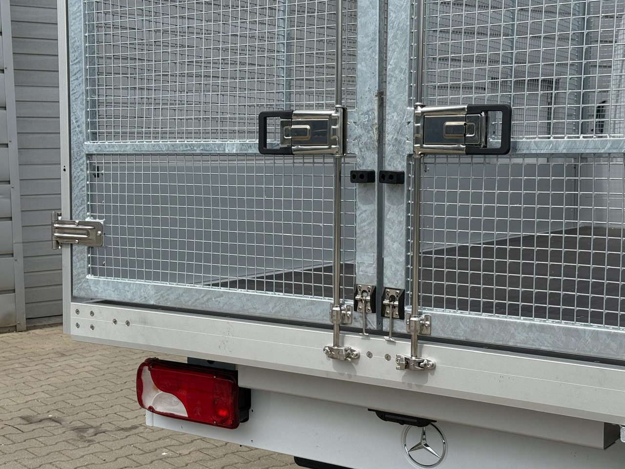 Mercedes eSprinter - Комбе со отворен сандак, Електрично комбе: слика 5 Mercedes eSprinter - Комбе со отворен сандак, Електрично комбе: слика 5