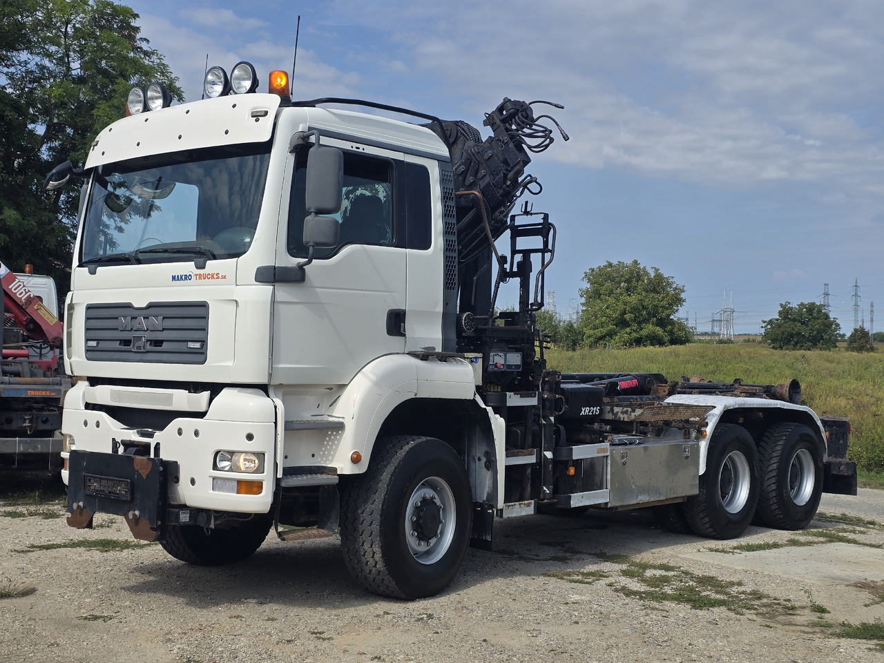 MAN TGA 26.440 6X6 / HOOK SYSTEM / HIAB 166D REMOTE SPECIAL PRICE ONLY THIS YEAR - Камион со кука за подигање, Камион со кран: слика 1 MAN TGA 26.440 6X6 / HOOK SYSTEM / HIAB 166D REMOTE SPECIAL PRICE ONLY THIS YEAR - Камион со кука за подигање, Камион со кран: слика 1