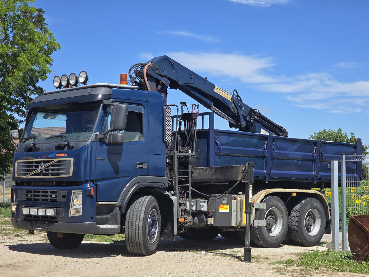 VOLVO FM 420 6X4 / KIPPER / CRANE HMF 1823 K4 - Кипер, Камион со кран: слика 1 VOLVO FM 420 6X4 / KIPPER / CRANE HMF 1823 K4 - Кипер, Камион со кран: слика 1