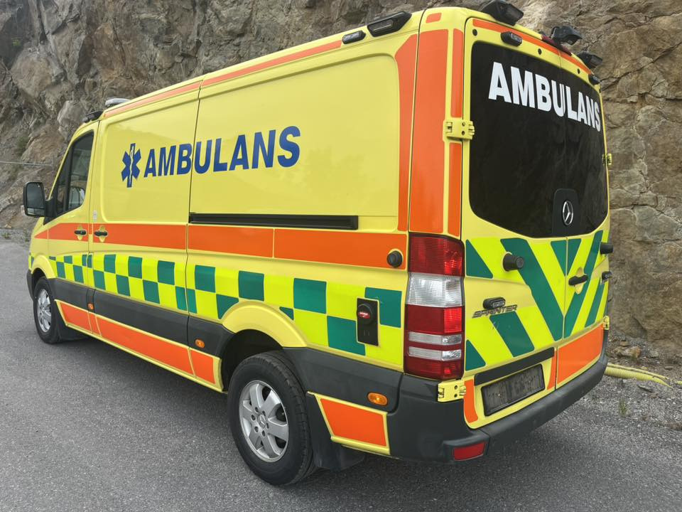 MERCEDES-BENZ Sprinter 319 - AMBULANCE - Амбулантно возило: слика 4 MERCEDES-BENZ Sprinter 319 - AMBULANCE - Амбулантно возило: слика 4