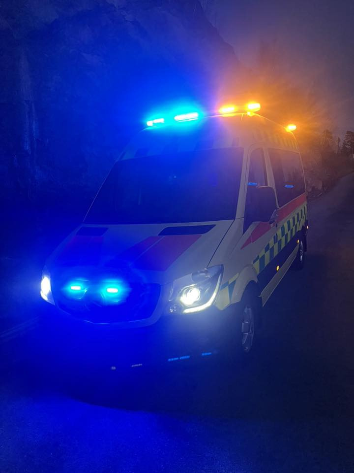 MERCEDES-BENZ Sprinter 319 - Light AMBULANCE / shvydka dopomo - Амбулантно возило: слика 1 MERCEDES-BENZ Sprinter 319 - Light AMBULANCE / shvydka dopomo - Амбулантно возило: слика 1