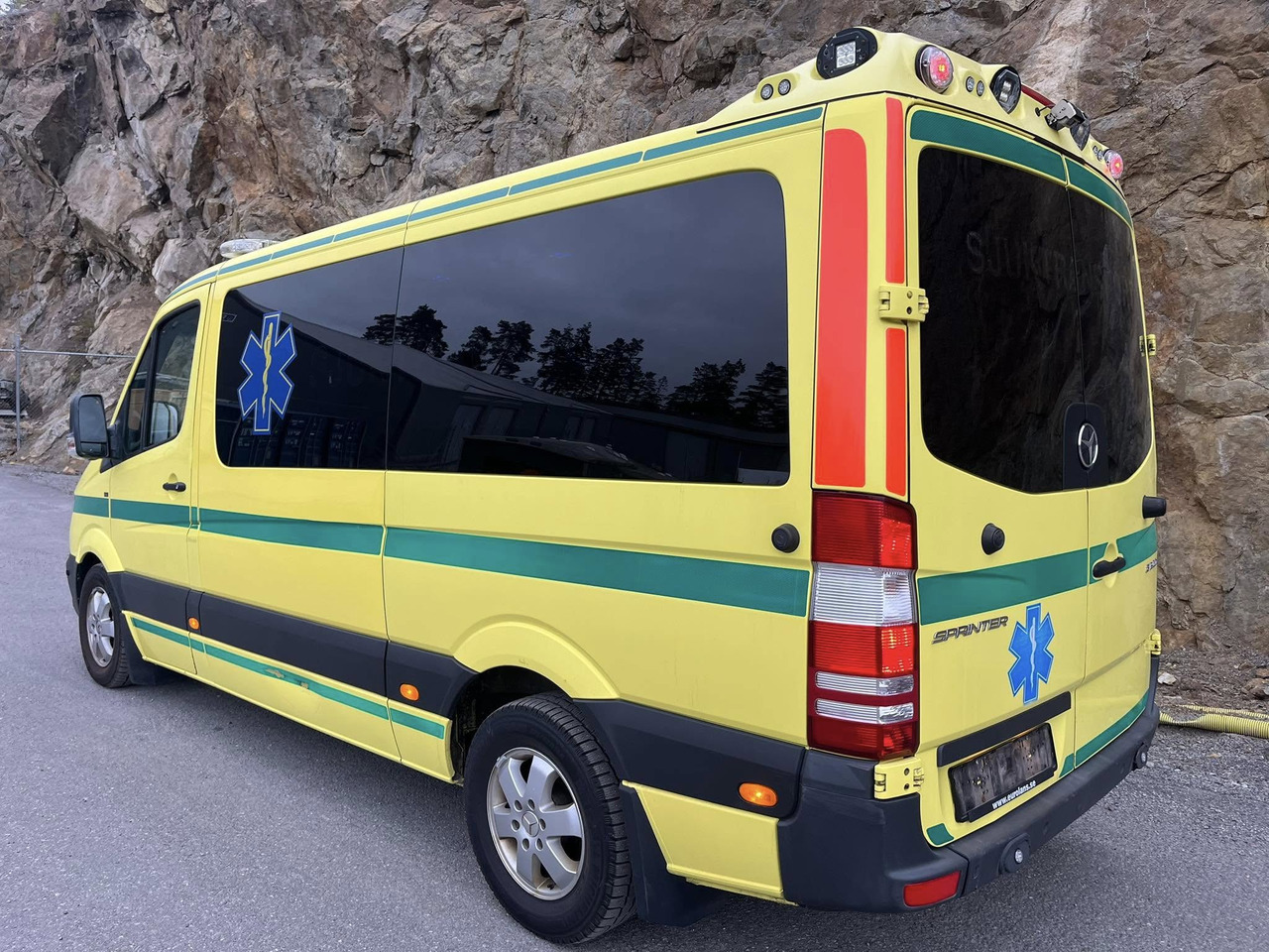Mercedes-Benz Sprinter 316 - 2 stretcher ambulance - RESERVERAD!! - Амбулантно возило: слика 3 Mercedes-Benz Sprinter 316 - 2 stretcher ambulance - RESERVERAD!! - Амбулантно возило: слика 3