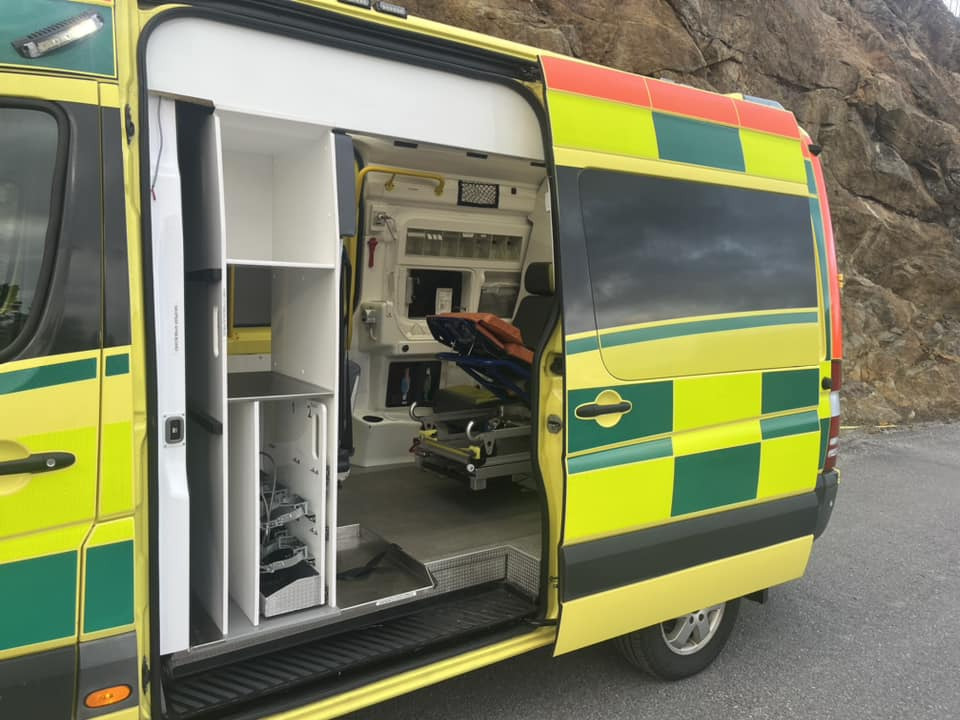 Амбулантно возило Mercedes-Benz Sprinter 319 - AMBULANCE / Krankenwagen: слика 17
