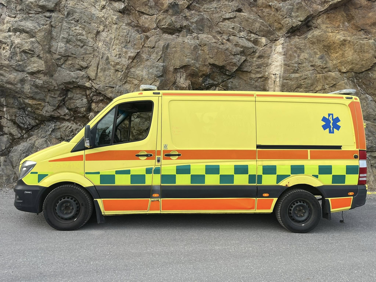 Mercedes-Benz Sprinter 319 - AMBULANCE / Krankenwagen / Швидка допомога - Амбулантно возило: слика 4 Mercedes-Benz Sprinter 319 - AMBULANCE / Krankenwagen / Швидка допомога - Амбулантно возило: слика 4