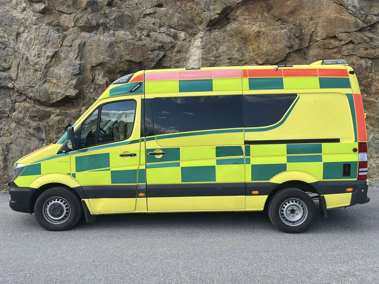 Mercedes-Benz Sprinter 319 - AMBULANCE - RESERVERAD !! - Амбулантно возило: слика 5 Mercedes-Benz Sprinter 319 - AMBULANCE - RESERVERAD !! - Амбулантно возило: слика 5