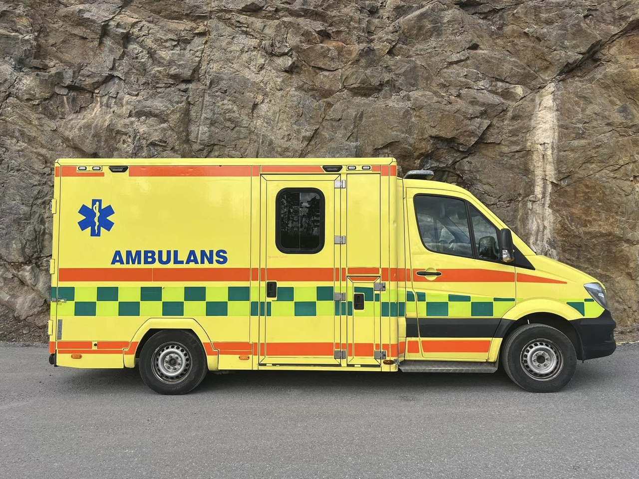 Mercedes-Benz Sprinter 319 - AMBULANCEBOX / Krankenwagen / ambulance - Амбулантно возило: слика 2 Mercedes-Benz Sprinter 319 - AMBULANCEBOX / Krankenwagen / ambulance - Амбулантно возило: слика 2