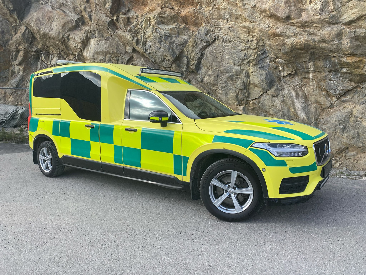 Volvo Nilsson XC90 D5 AWD - Ambulance / Krankenwagen / Швидка допомога - Амбулантно возило: слика 1 Volvo Nilsson XC90 D5 AWD - Ambulance / Krankenwagen / Швидка допомога - Амбулантно возило: слика 1
