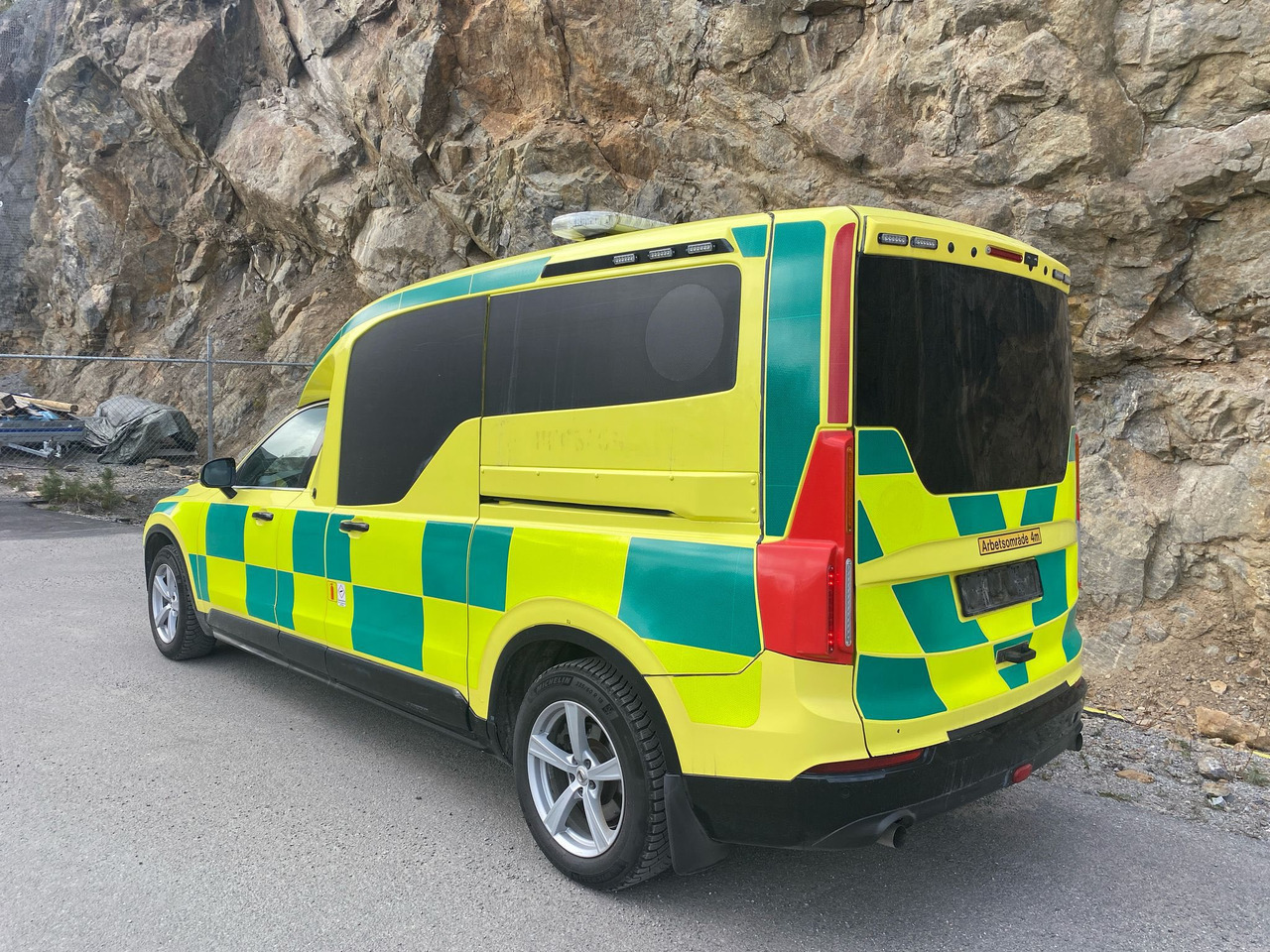 Volvo Nilsson XC90 D5 AWD - Ambulance / Krankenwagen / Швидка допомога - Амбулантно возило: слика 4 Volvo Nilsson XC90 D5 AWD - Ambulance / Krankenwagen / Швидка допомога - Амбулантно возило: слика 4