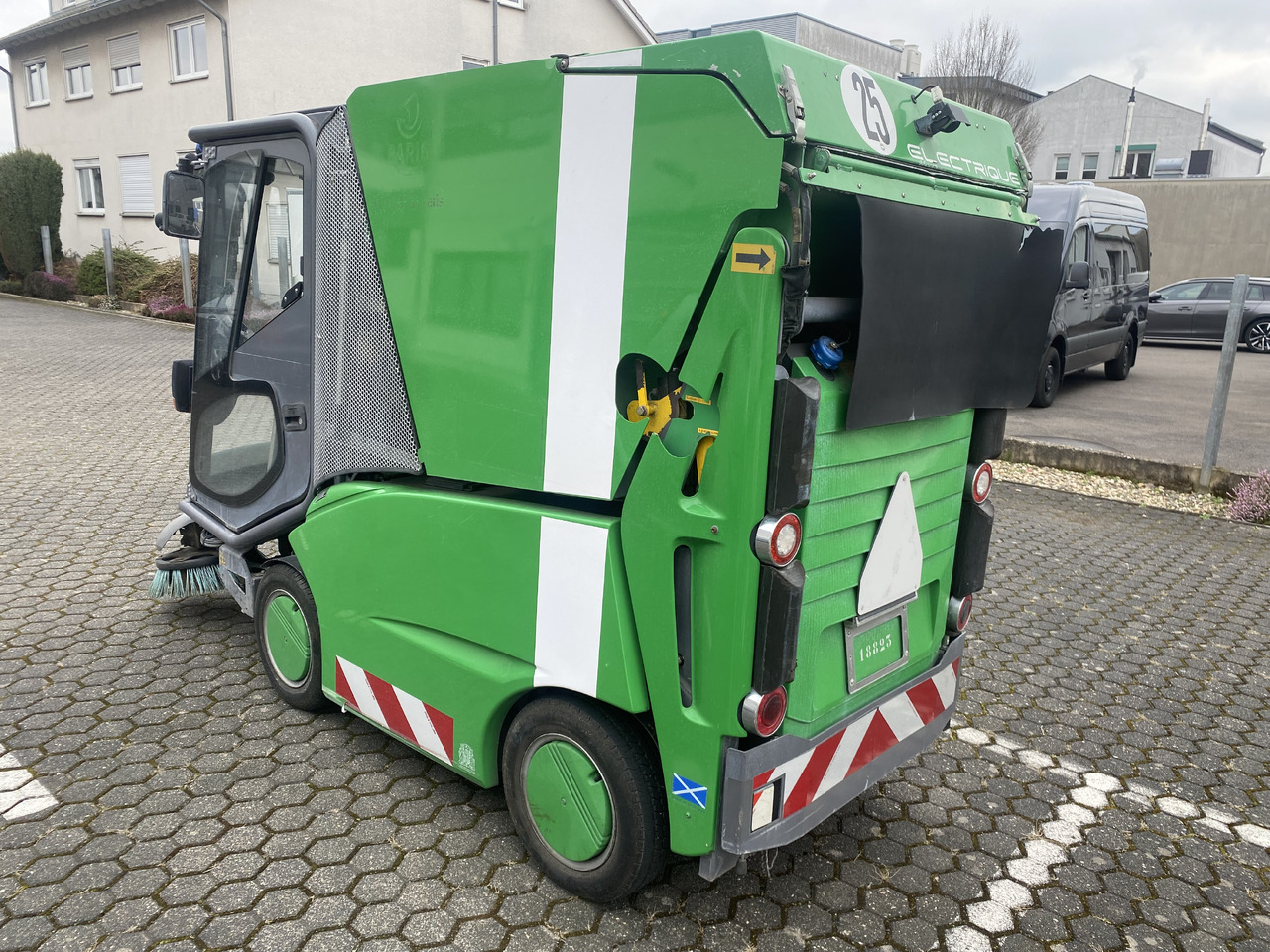TENNANT Green Machines 500 ZE electric 500 ZE - Возило за метење: слика 3 TENNANT Green Machines 500 ZE electric 500 ZE - Возило за метење: слика 3