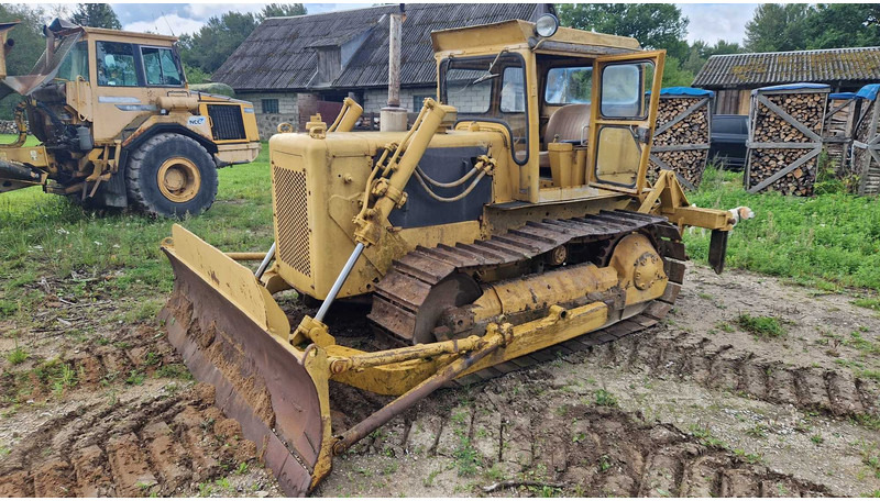 Caterpillar D4D - Булдожер: слика 1 Caterpillar D4D - Булдожер: слика 1