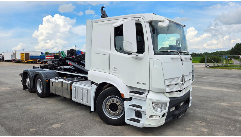 Mercedes-Benz Actros 2543 6X2*4 - Камион со кука за подигање: слика 2 Mercedes-Benz Actros 2543 6X2*4 - Камион со кука за подигање: слика 2