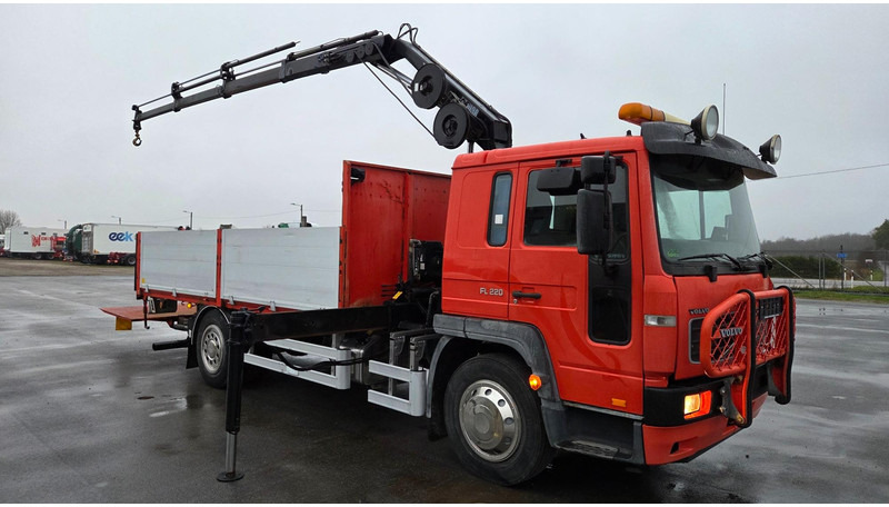 Volvo FL220 4X2 HIAB 077 - Камион со платформа, Камион со кран: слика 2 Volvo FL220 4X2 HIAB 077 - Камион со платформа, Камион со кран: слика 2