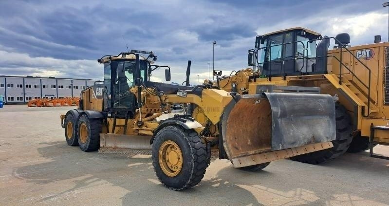 CAT 140 M AWD (CE + EPA / On Transport) - Порамнувач: слика 1 CAT 140 M AWD (CE + EPA / On Transport) - Порамнувач: слика 1