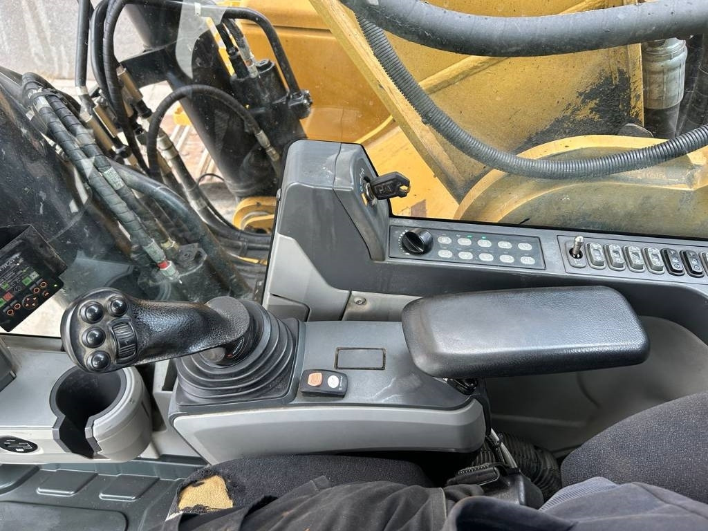 Лизинг на CAT 330F L (Roto|GPS|2 buckets)  CAT 330F L (Roto|GPS|2 buckets): слика 14