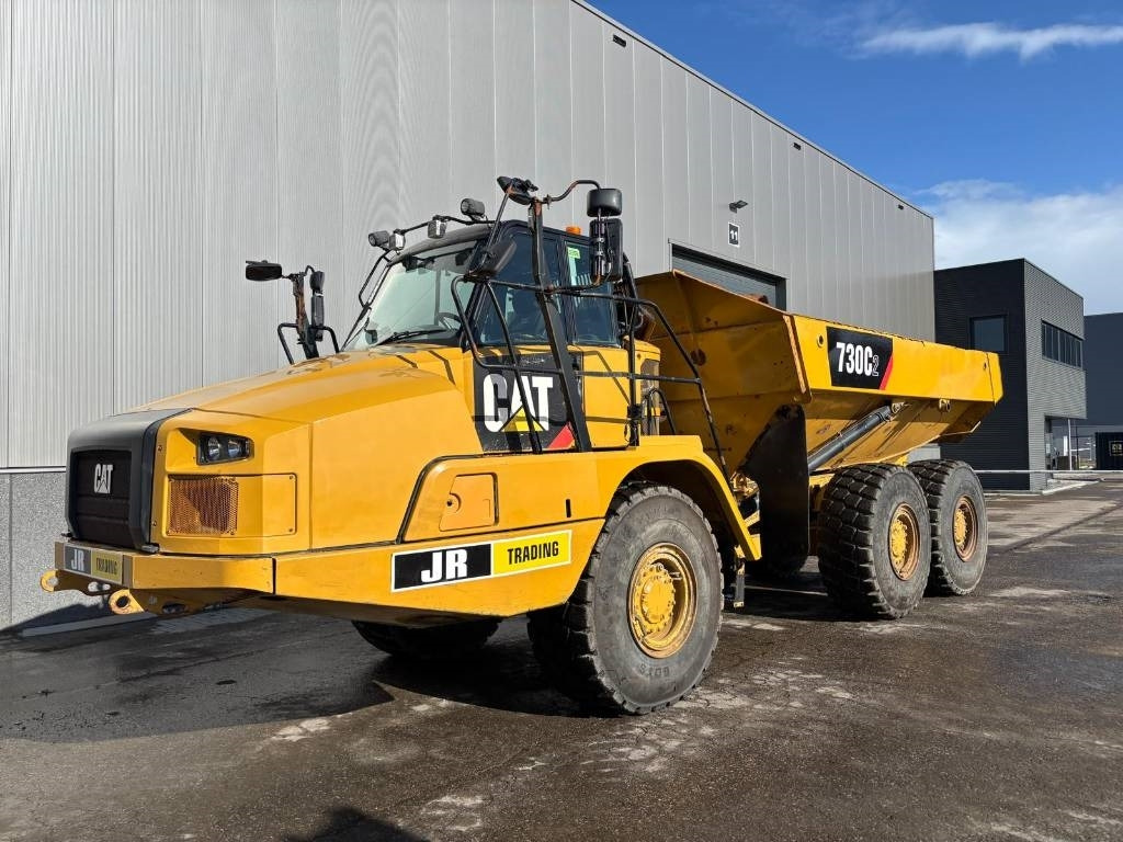 CAT 730 C2 (Tailgate) - Зглобен истоварувач: слика 2 CAT 730 C2 (Tailgate) - Зглобен истоварувач: слика 2