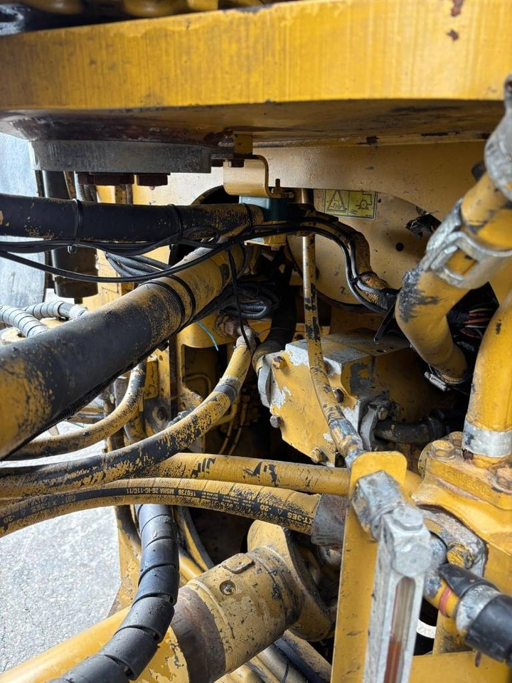 Натоварувач на тркала CAT 988 H: слика 27