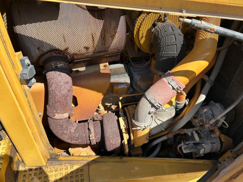 Булдожер CAT D 8 T (Leica GPS): слика 23