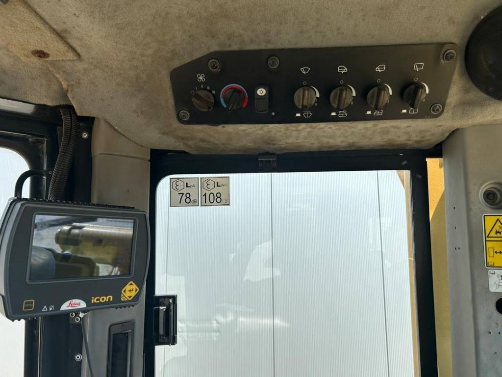Булдожер CAT D 8 T (Leica GPS): слика 18