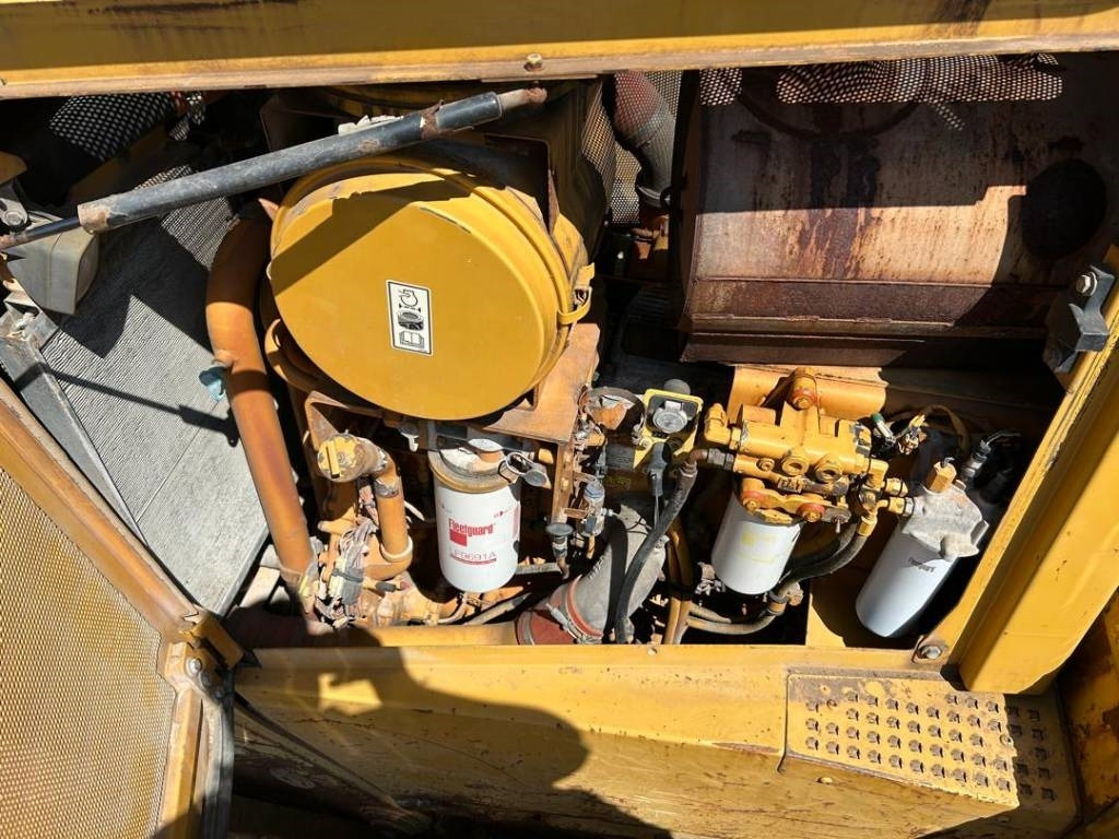 Булдожер CAT D 8 T (Leica GPS): слика 25