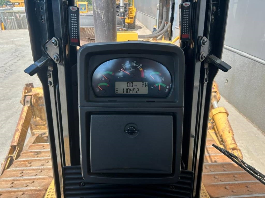 Булдожер CAT D 8 T (Leica GPS): слика 12