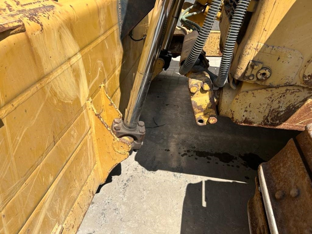 Булдожер CAT D 8 T (Leica GPS): слика 30