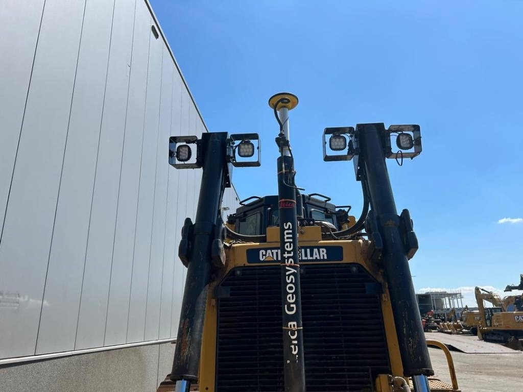 Булдожер CAT D 8 T (Leica GPS): слика 22