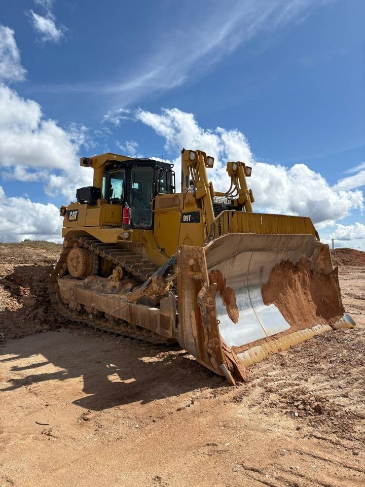 CAT D 9 T (CE Certified / New Undercarriage) - Булдожер: слика 1 CAT D 9 T (CE Certified / New Undercarriage) - Булдожер: слика 1