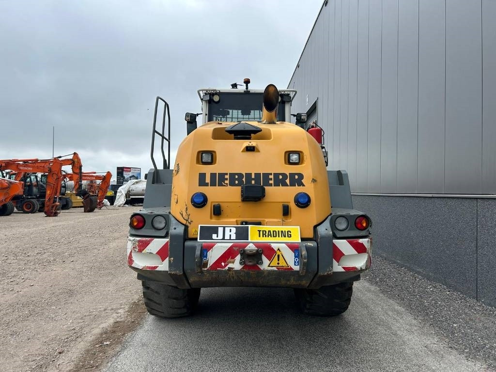Liebherr L 550 (Comes with High-tip - Mit Hochkipper) - Натоварувач на тркала: слика 4 Liebherr L 550 (Comes with High-tip - Mit Hochkipper) - Натоварувач на тркала: слика 4
