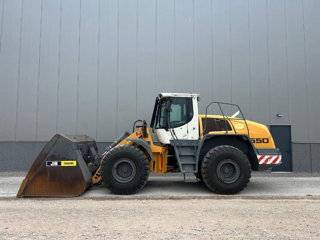 Liebherr L 550 (Comes with High-tip - Mit Hochkipper) - Натоварувач на тркала: слика 1 Liebherr L 550 (Comes with High-tip - Mit Hochkipper) - Натоварувач на тркала: слика 1