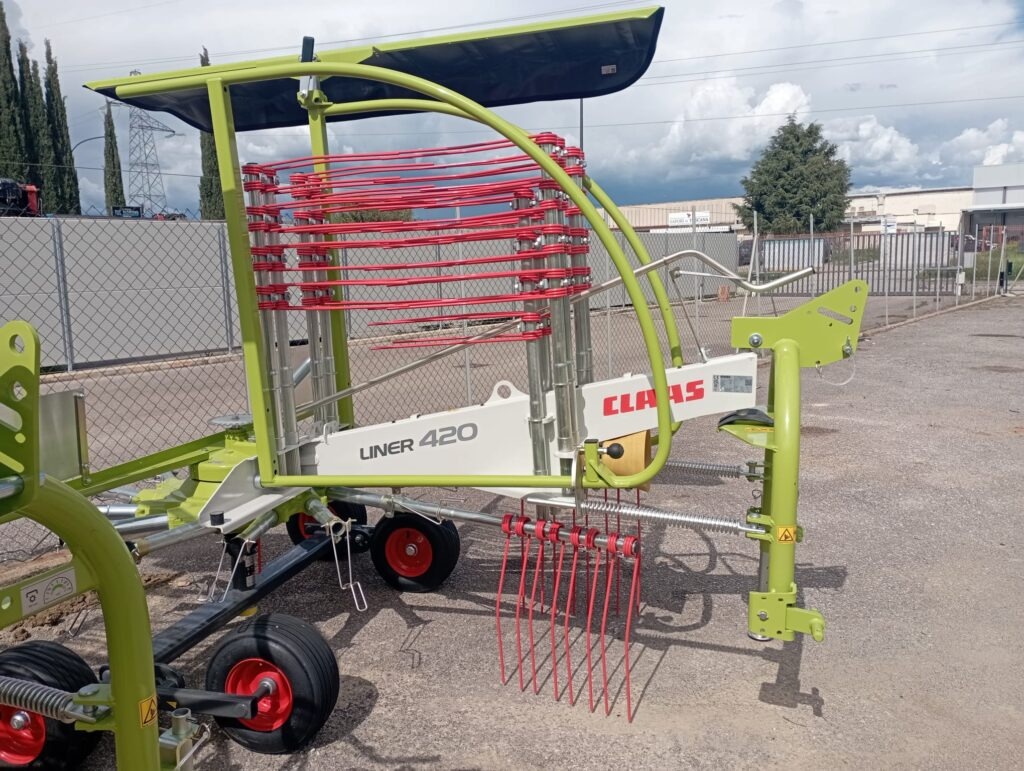 Claas Liner 420 - Превртувач и гребло: слика 1 Claas Liner 420 - Превртувач и гребло: слика 1