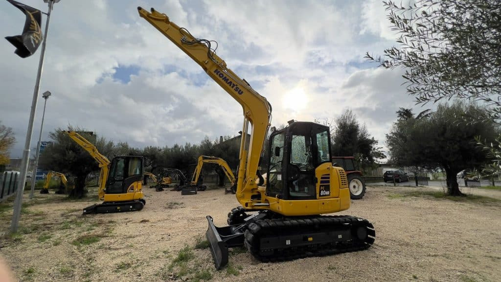 Komatsu PC80 MR-5 - Мини багер: слика 1 Komatsu PC80 MR-5 - Мини багер: слика 1
