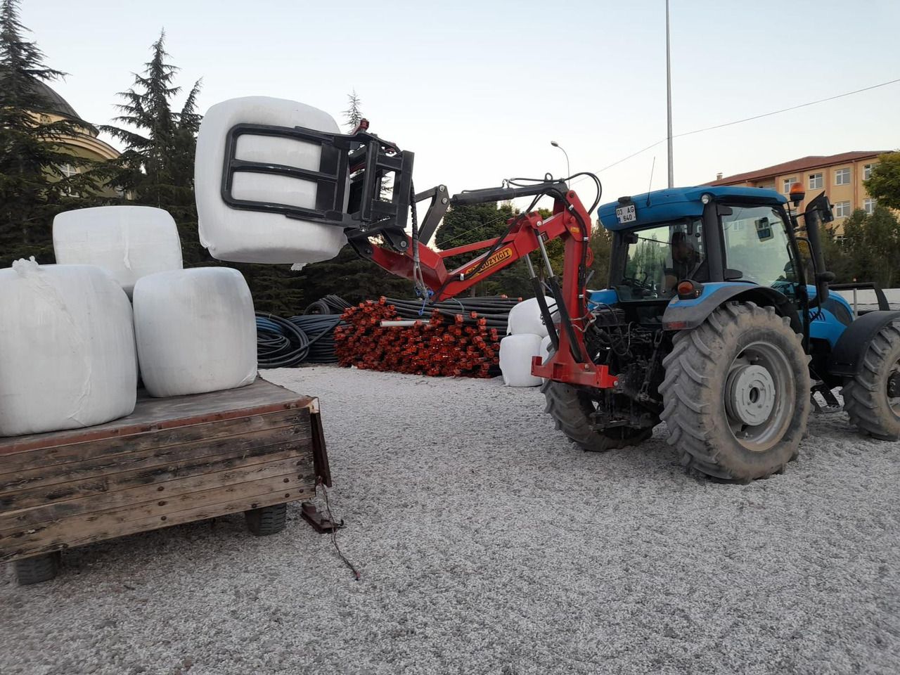 Трактор Novatar Tractor Rear Loader: слика 19