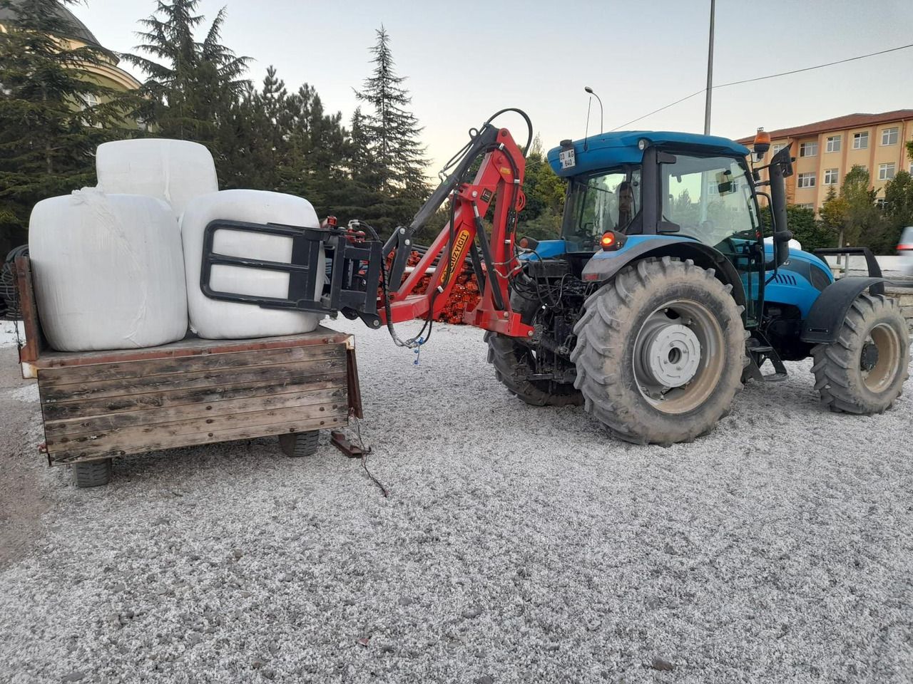 Трактор Novatar Tractor Rear Loader: слика 16