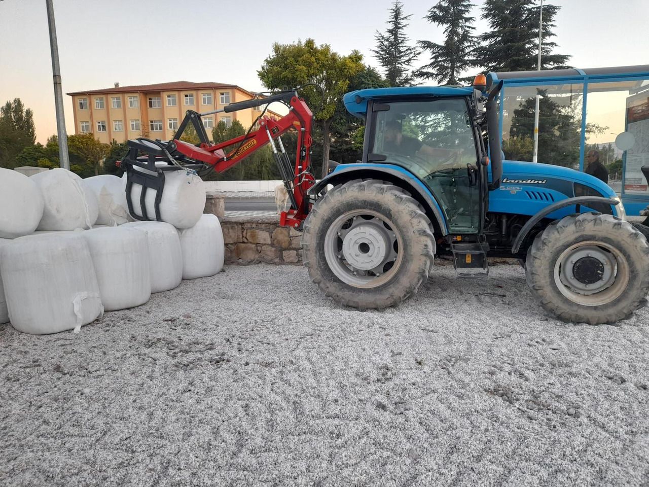 Трактор Novatar Tractor Rear Loader: слика 15