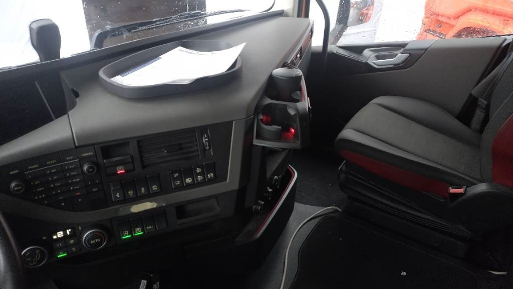 Камион влекач Volvo FH13 6x2 täysilmaveturi: слика 11 Камион влекач Volvo FH13 6x2 täysilmaveturi: слика 11