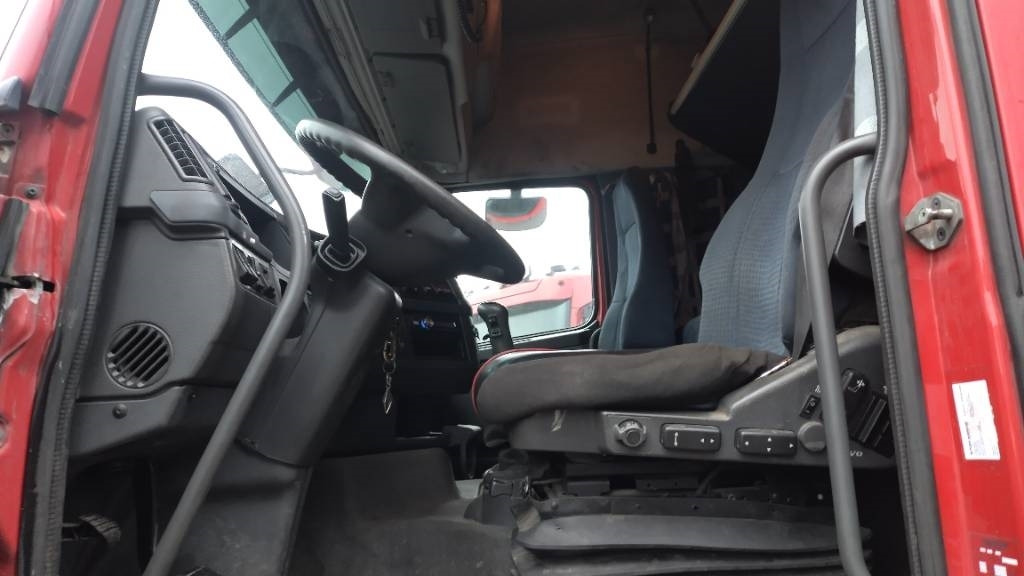 Volvo FH480 6x2 takateli veturi, hydrauliikka,manuaali - Камион влекач: слика 5 Volvo FH480 6x2 takateli veturi, hydrauliikka,manuaali - Камион влекач: слика 5