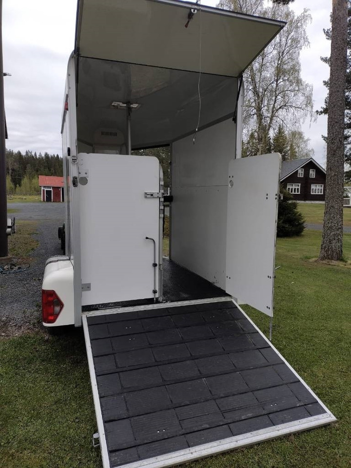 Umeå A45 Hevostraileri, etupurku - Приколка за добиток: слика 4 Umeå A45 Hevostraileri, etupurku - Приколка за добиток: слика 4