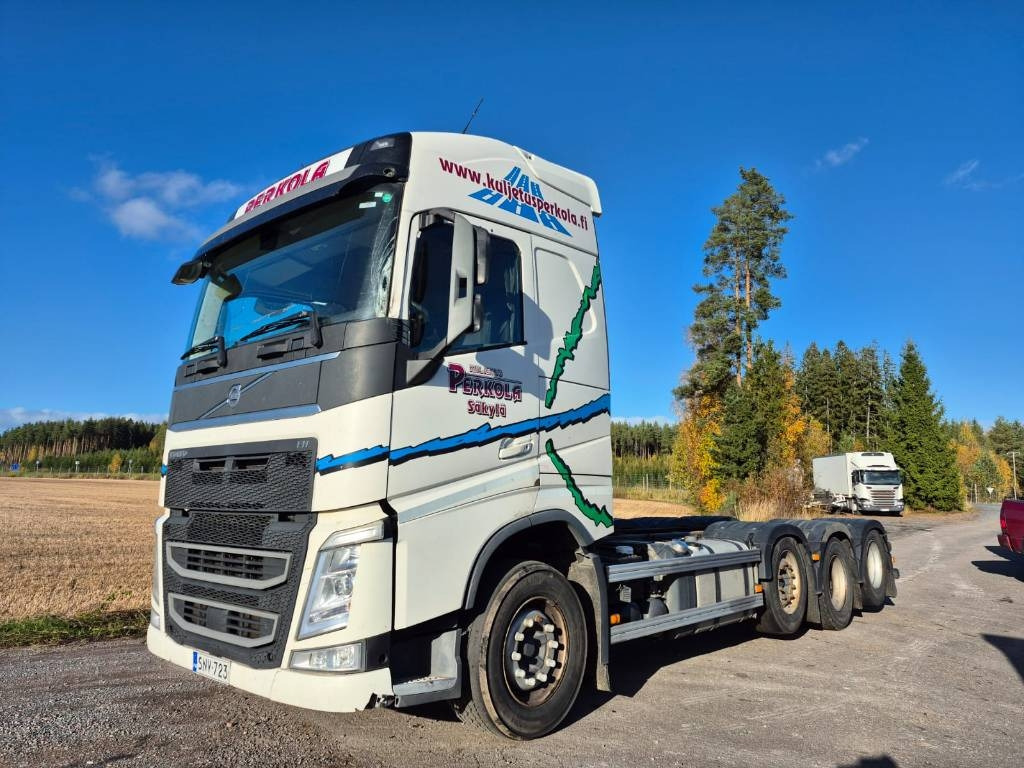 Volvo FH500 8x2 alusta - Камион со кабинска шасија: слика 1 Volvo FH500 8x2 alusta - Камион со кабинска шасија: слика 1