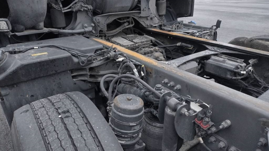 Volvo FH750 10*4 alusta,napaperät - Камион со кабинска шасија: слика 5 Volvo FH750 10*4 alusta,napaperät - Камион со кабинска шасија: слика 5