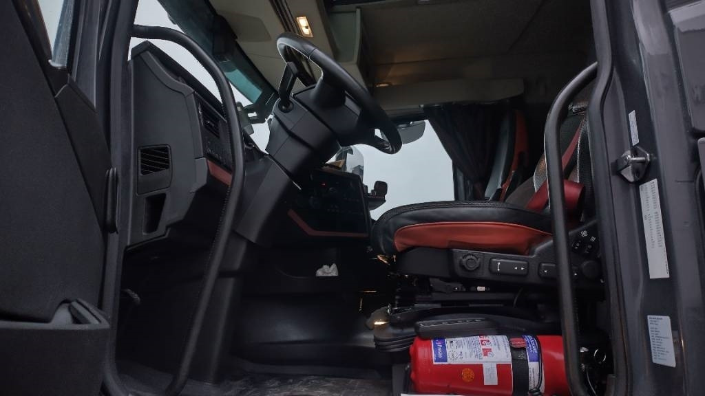 Volvo FH750 10*4 alusta,napaperät - Камион со кабинска шасија: слика 4 Volvo FH750 10*4 alusta,napaperät - Камион со кабинска шасија: слика 4