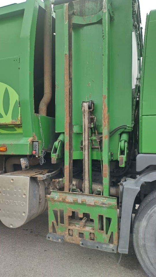 Volvo FM9 6x2 pakkaaja +nostin +etukippo - Камион за ѓубре: слика 3 Volvo FM9 6x2 pakkaaja +nostin +etukippo - Камион за ѓубре: слика 3
