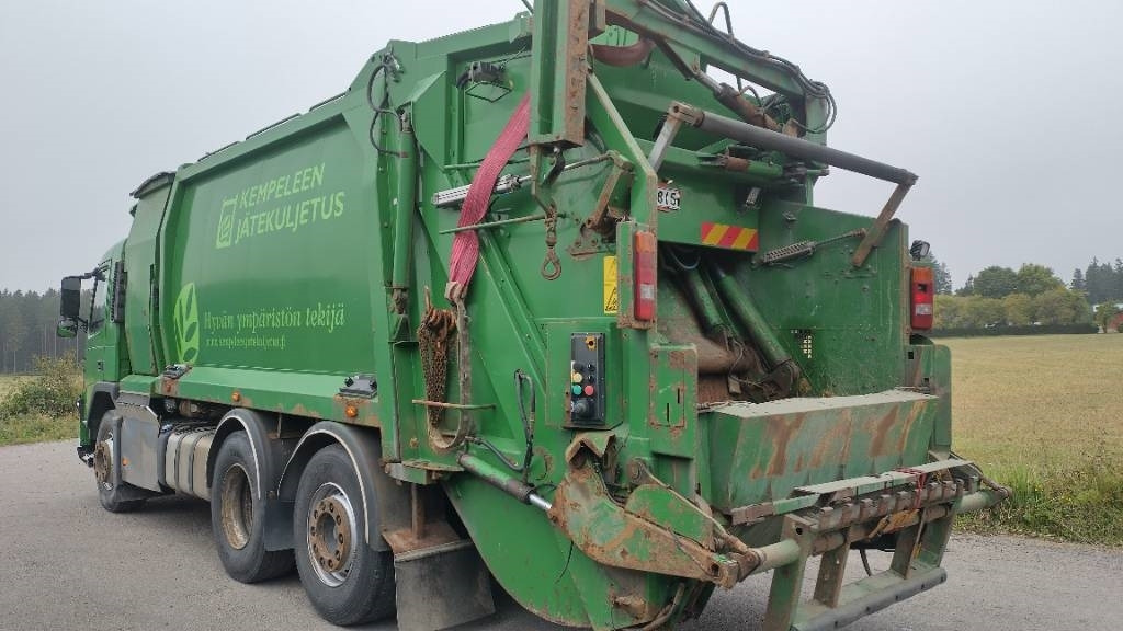 Volvo FM9 6x2 pakkaaja +nostin +etukippo - Камион за ѓубре: слика 5 Volvo FM9 6x2 pakkaaja +nostin +etukippo - Камион за ѓубре: слика 5