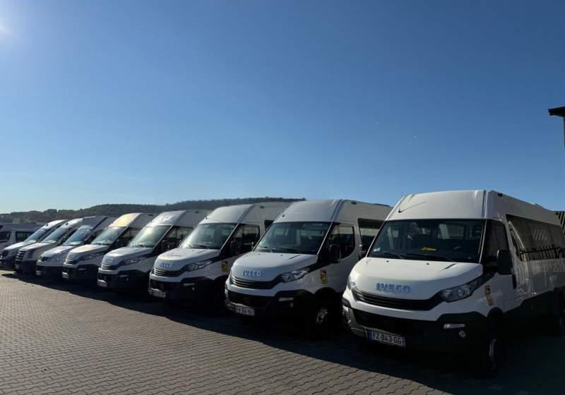 Iveco DAILY / CRAFTER / SPRINTER / WING / 23 MIEJSCA - Минибус, Патничко комбе: слика 1 Iveco DAILY / CRAFTER / SPRINTER / WING / 23 MIEJSCA - Минибус, Патничко комбе: слика 1