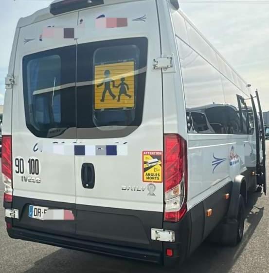 Iveco DAILY/ SPROWADZONE / 2X KLIMA / TV / 108 000 KM - Минибус, Патничко комбе: слика 2 Iveco DAILY/ SPROWADZONE / 2X KLIMA / TV / 108 000 KM - Минибус, Патничко комбе: слика 2